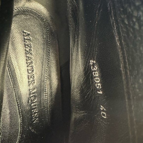 Alexander McQueen Black Leather Interior - Picture 3 of 4